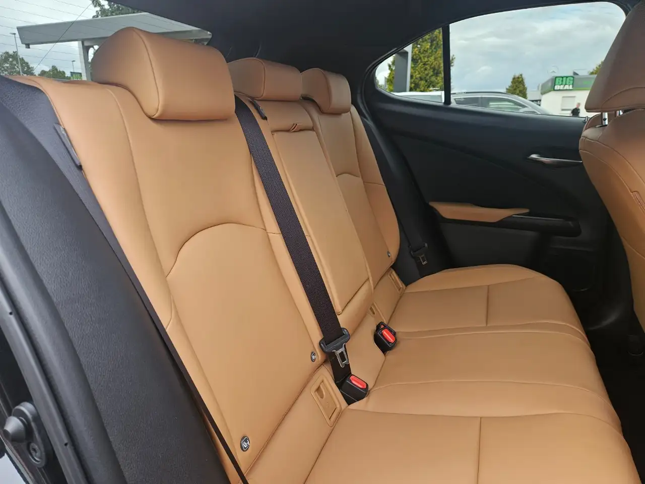 Lexus UX 13