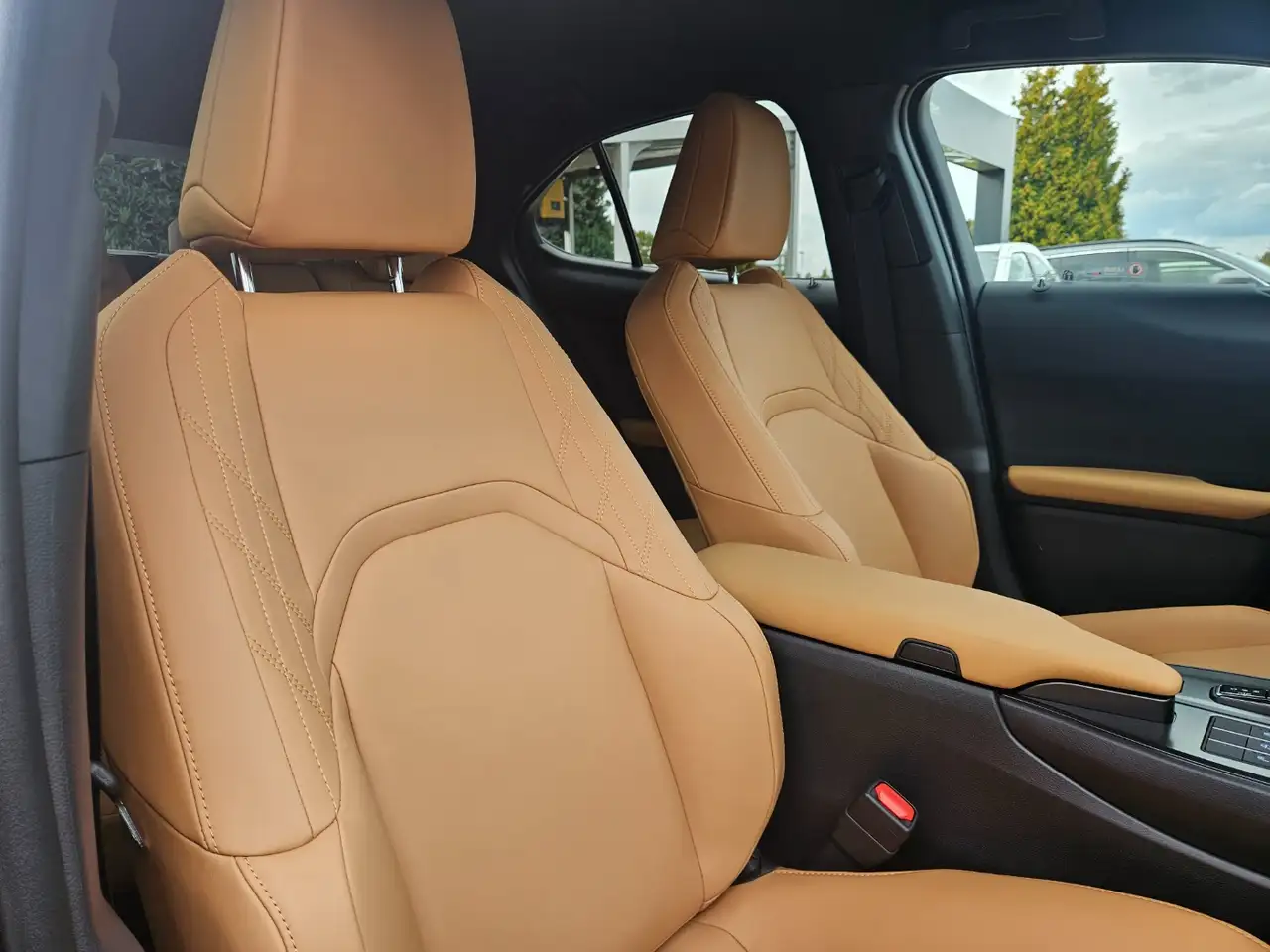 Lexus UX 15