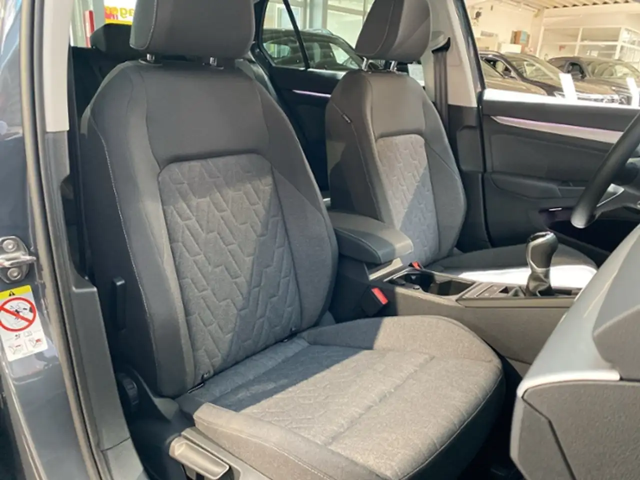 Volkswagen Golf VIII 11