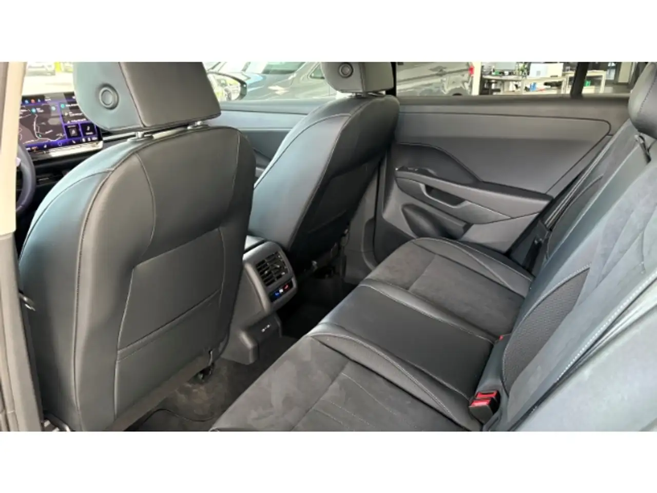 Volkswagen T-Roc 13