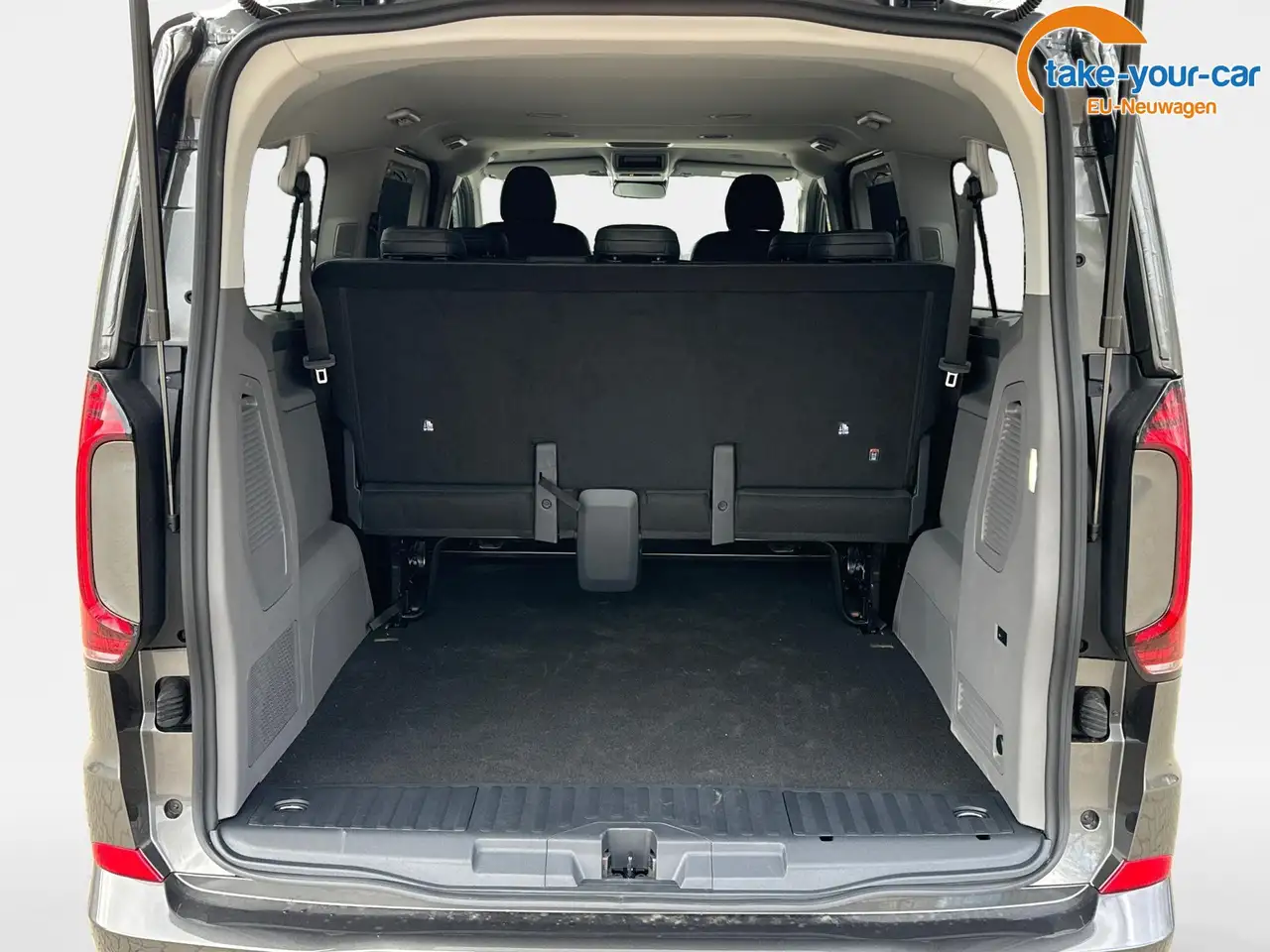 Volkswagen T7 Caravelle 11