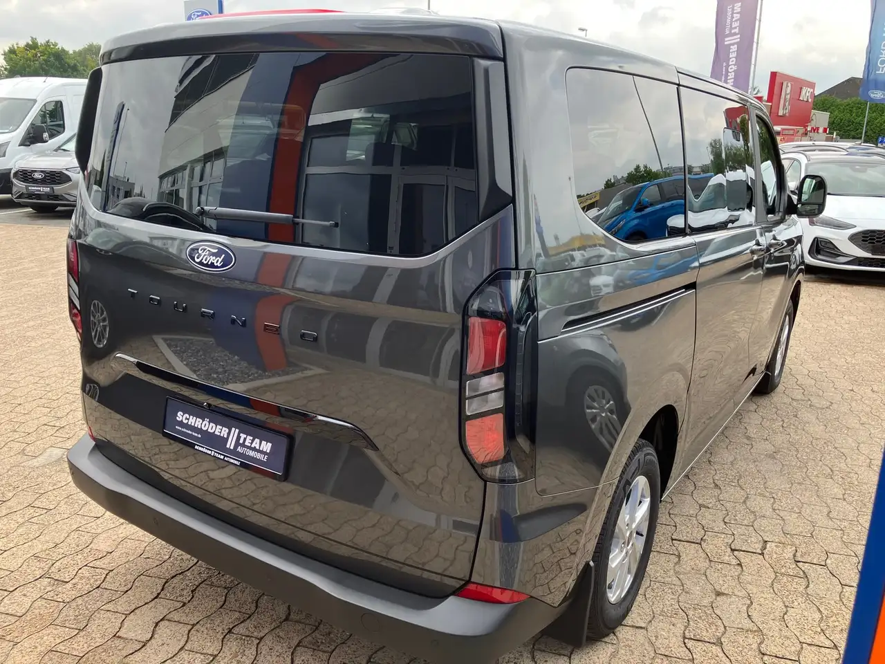 Ford Tourneo 9