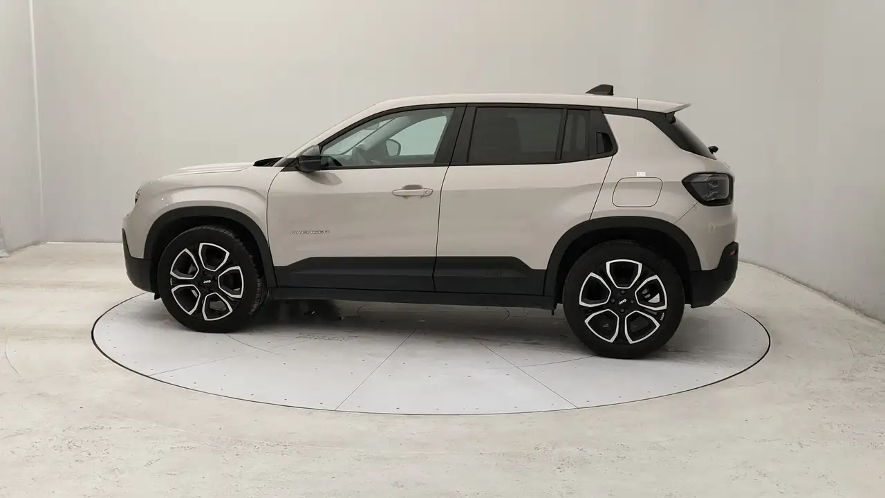 Jeep Avenger 4