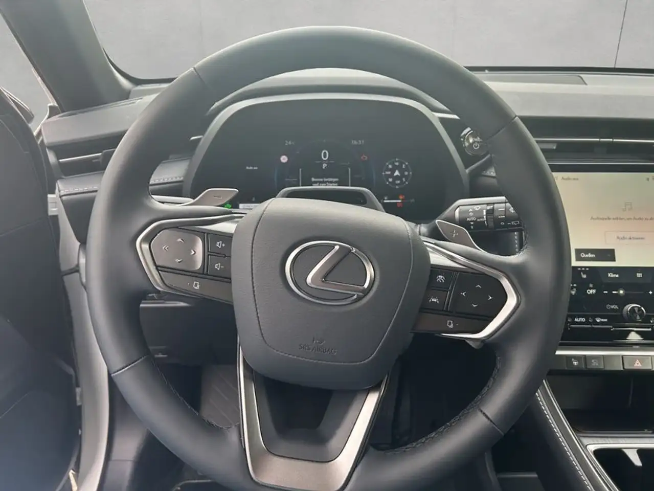 Lexus LBX 11