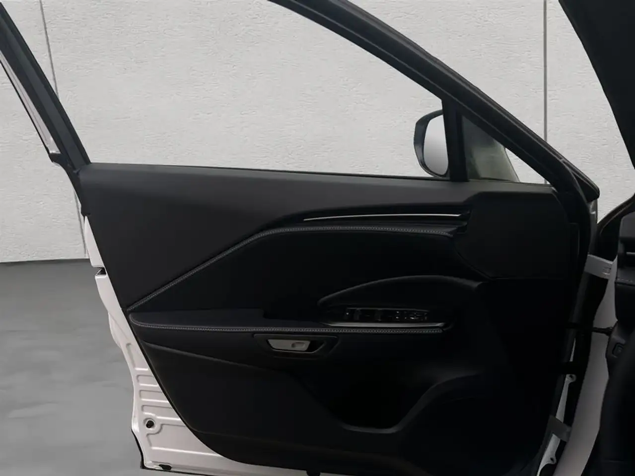 Lexus LBX 16