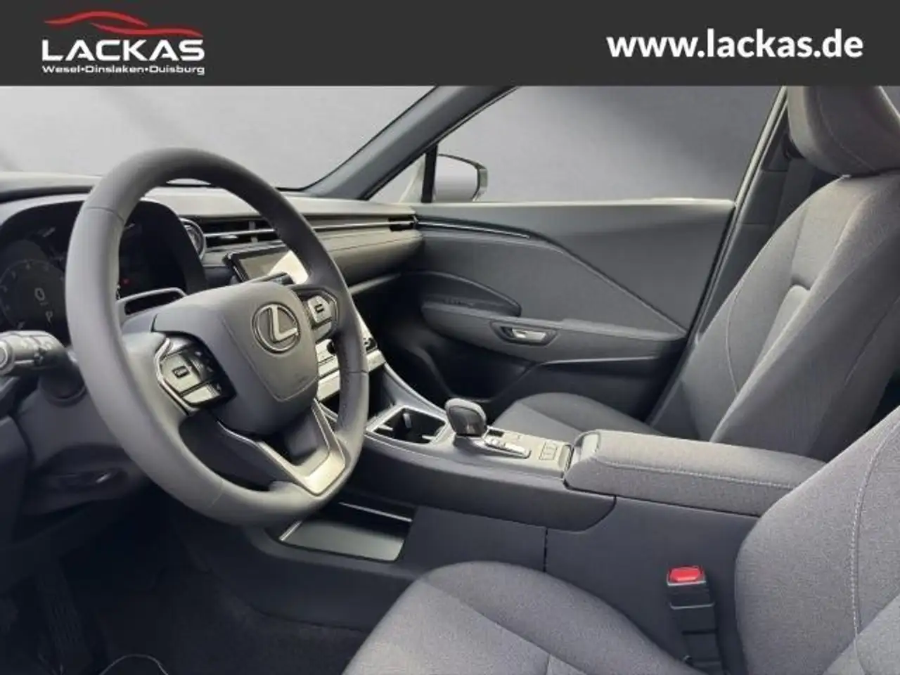 Lexus LBX 9