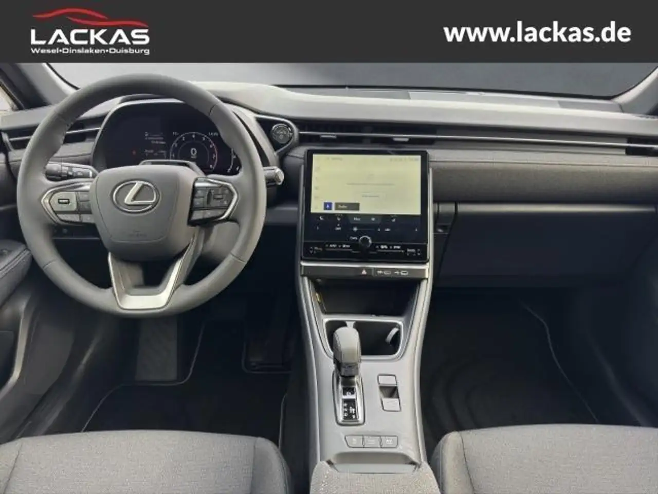 Lexus LBX 13