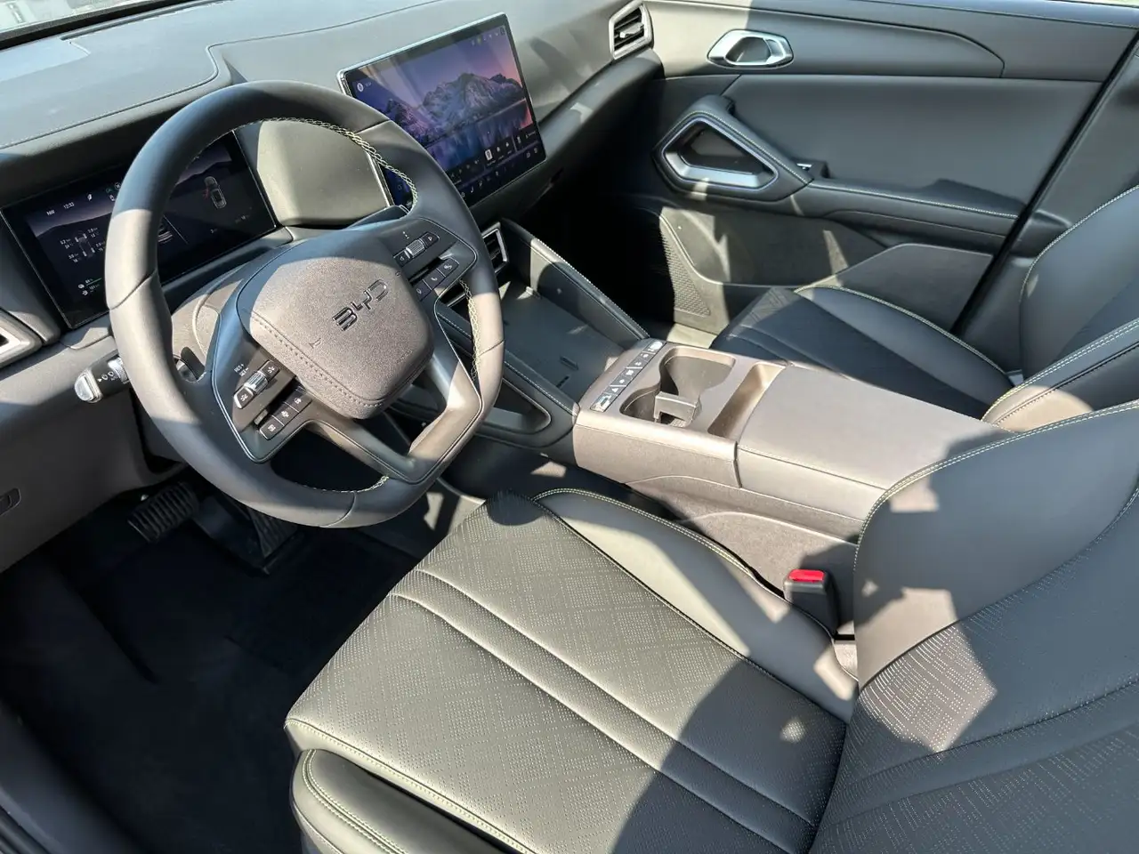 BYD Atto 2 8