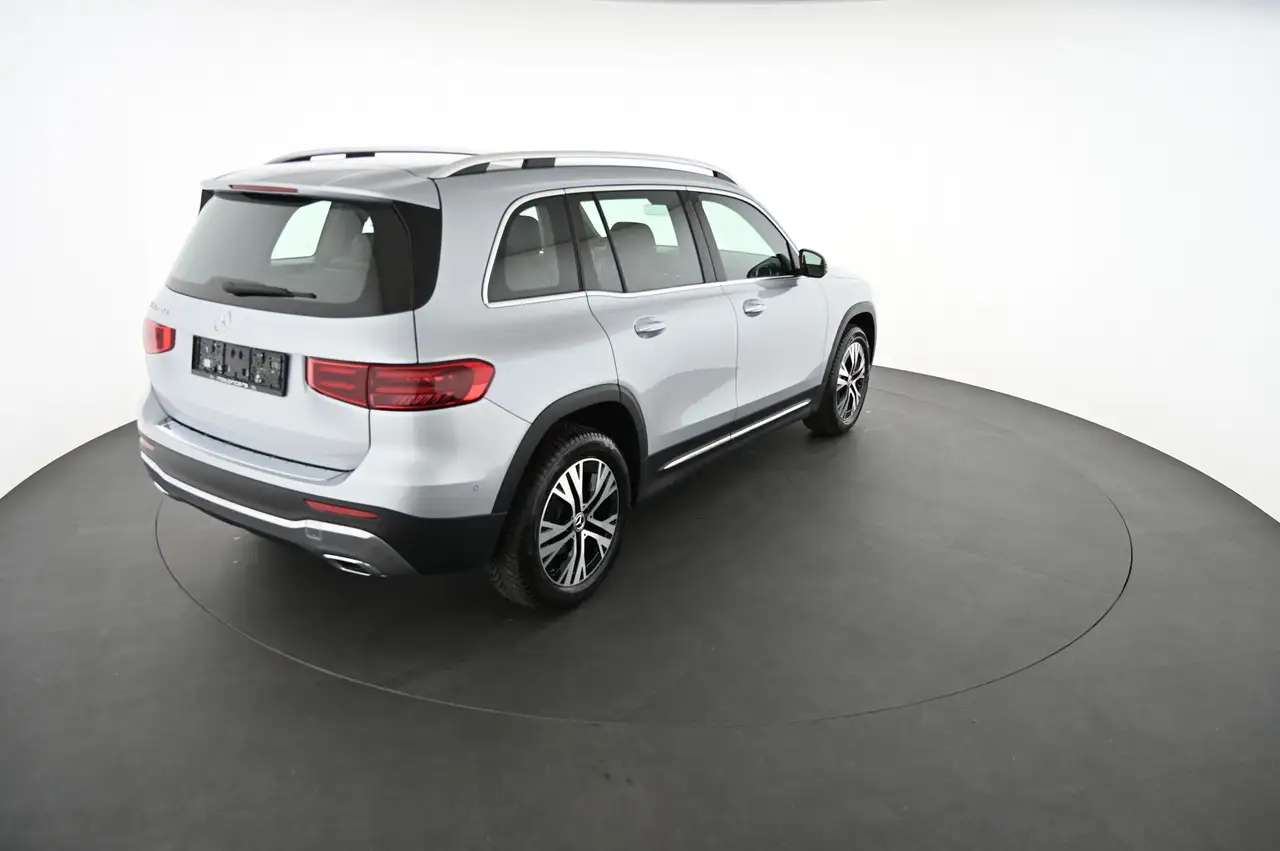 Mercedes-Benz GLB 200 2