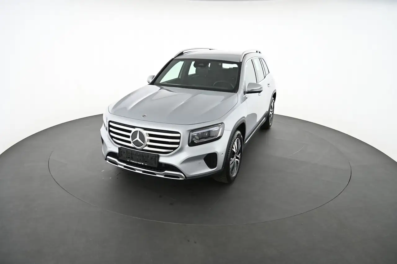 Mercedes-Benz GLB 200 11