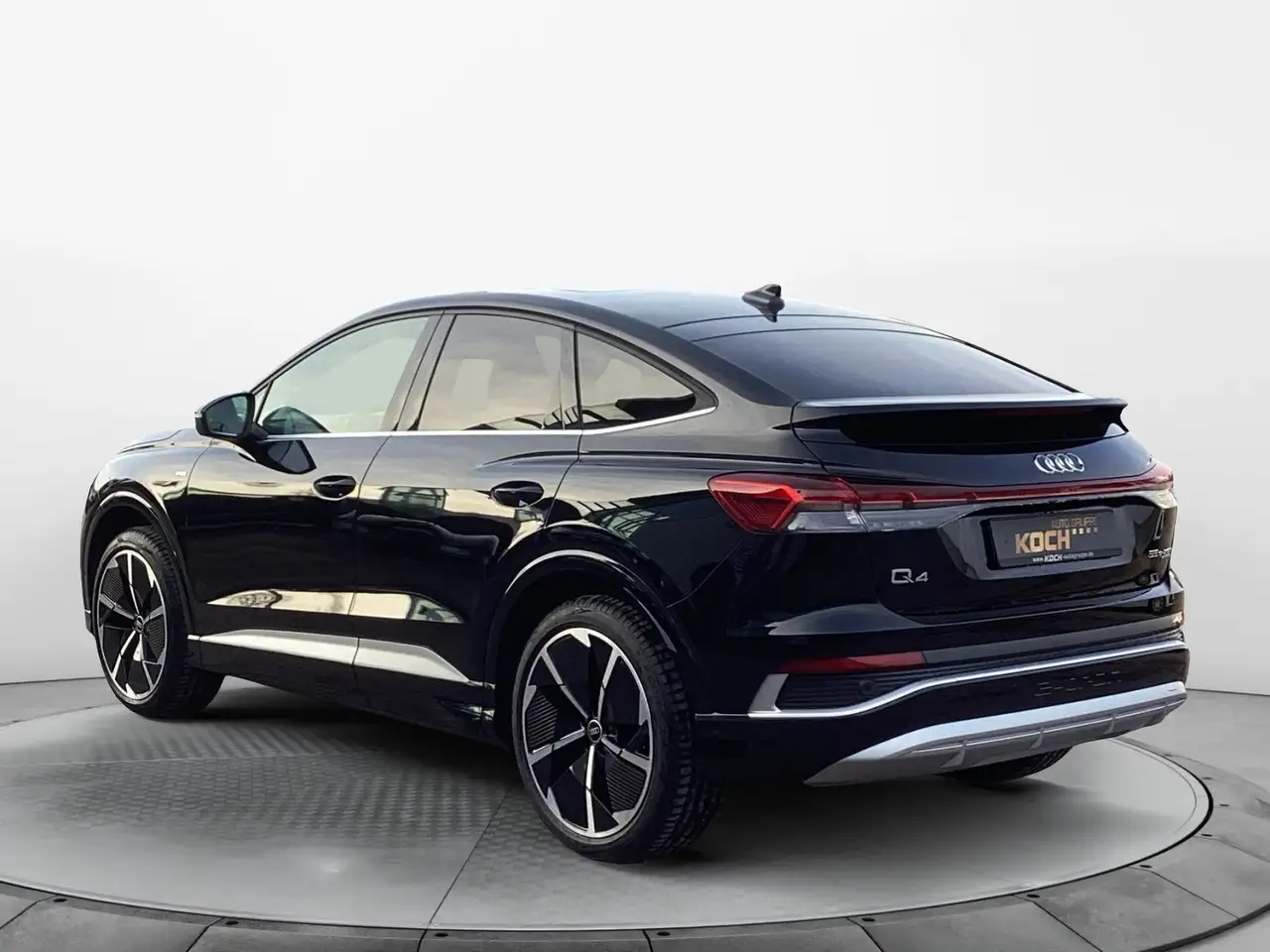 Audi Q4 6