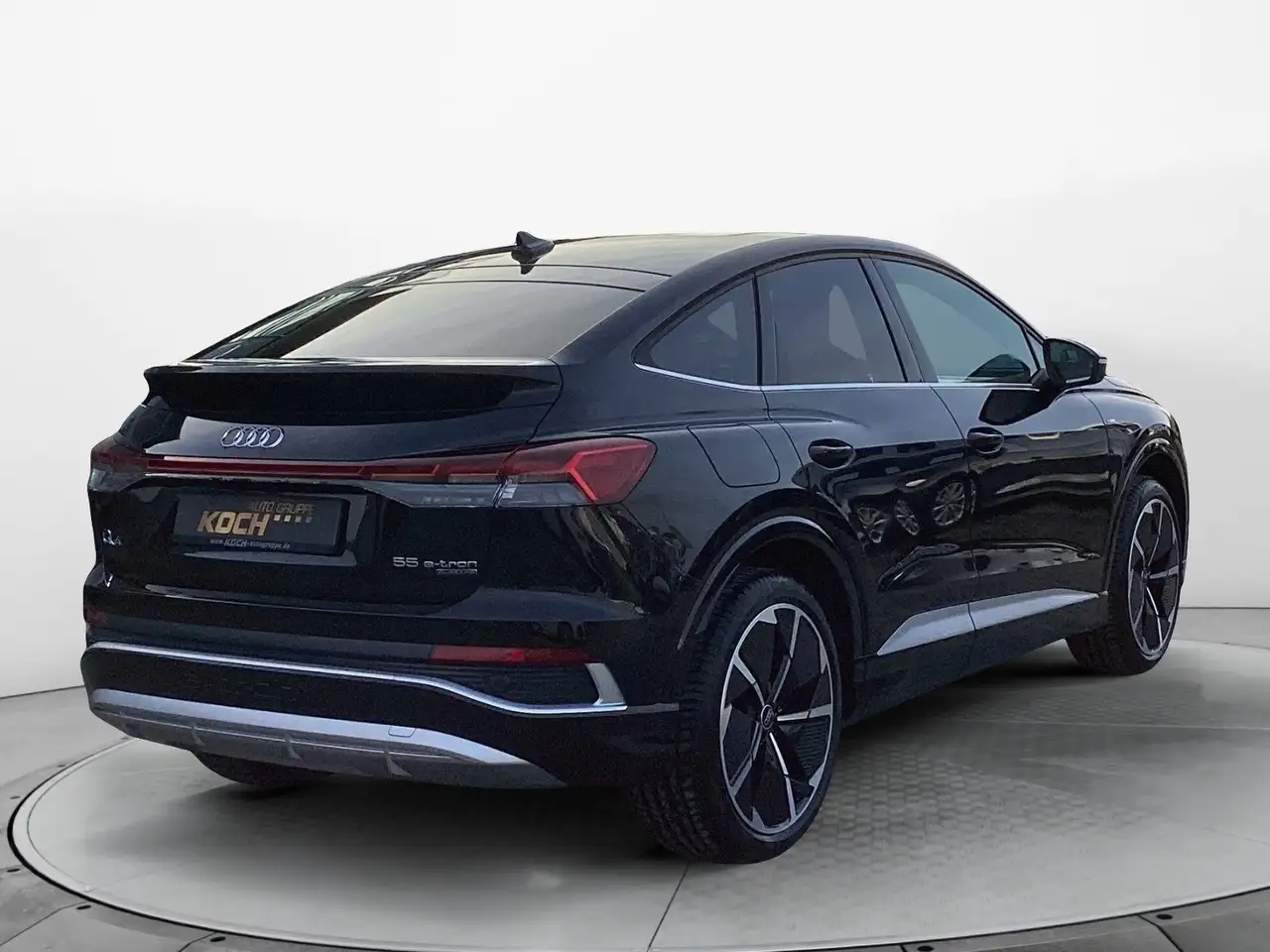 Audi Q4 8