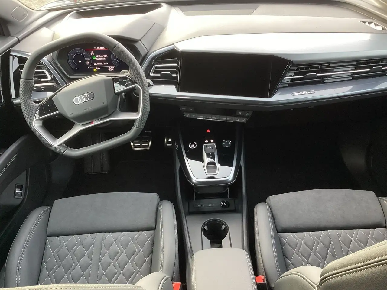 Audi Q4 10