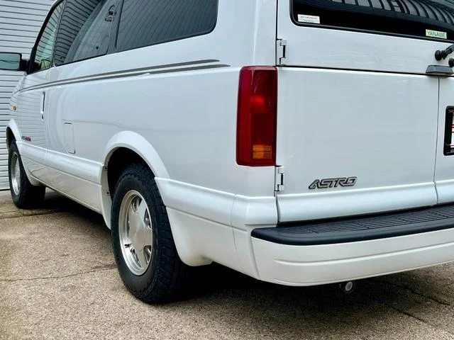 Chevrolet ASTRO 34