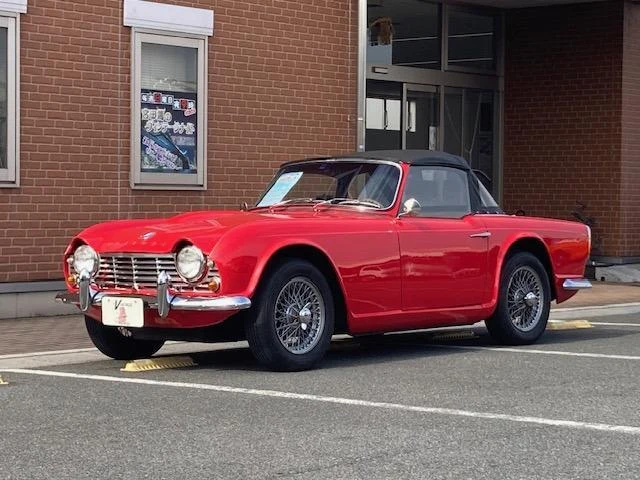 Triumph TR-4 35