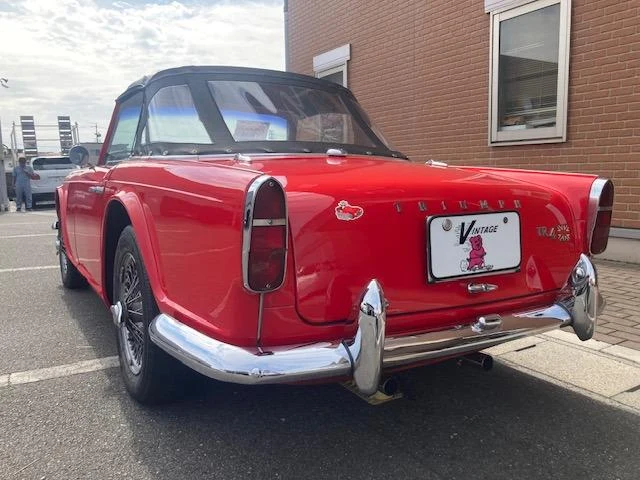 Triumph TR-4 16