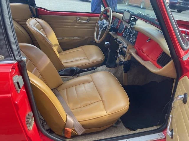 Triumph TR-4 23