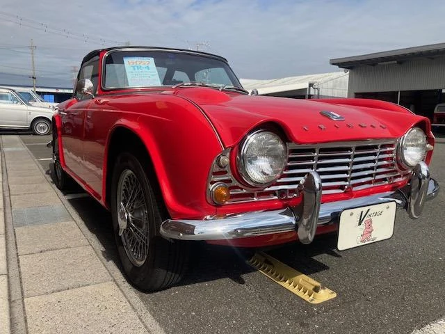 Triumph TR-4 8