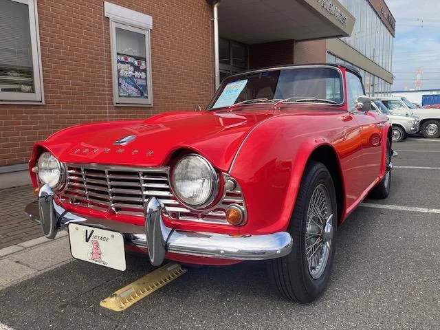 Triumph TR-4 6
