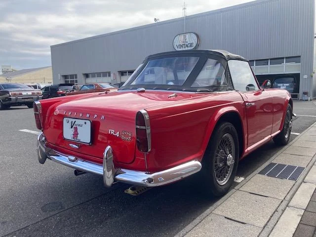 Triumph TR-4 17