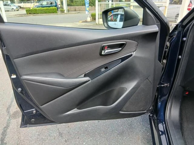 Mazda DEMIO 32