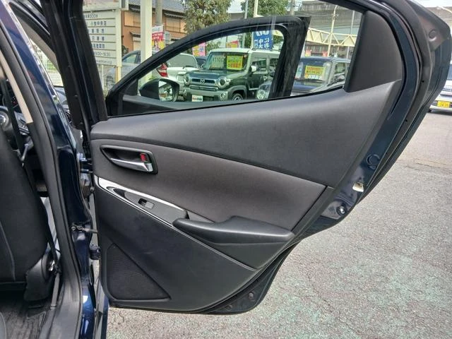 Mazda DEMIO 31