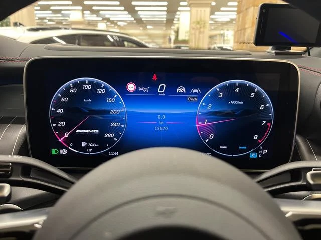 MERCEDES AMG GLC 16