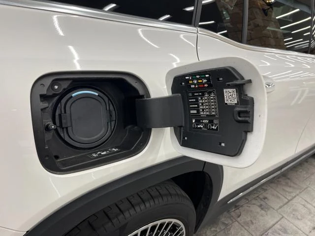 MERCEDES BENZ EQB 49