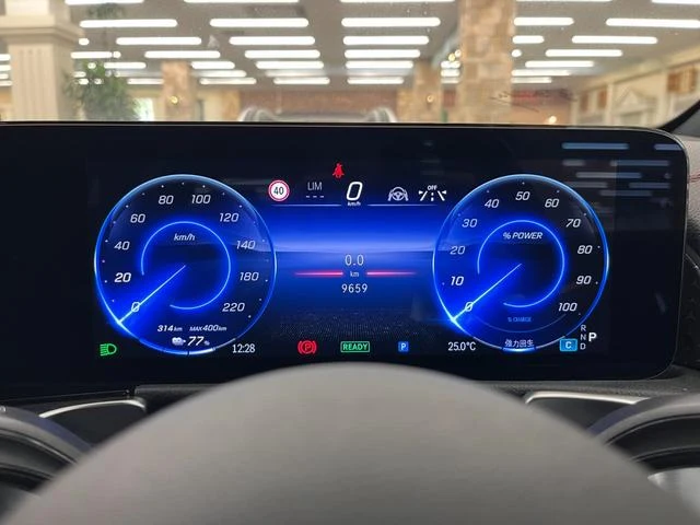 MERCEDES BENZ EQB 10