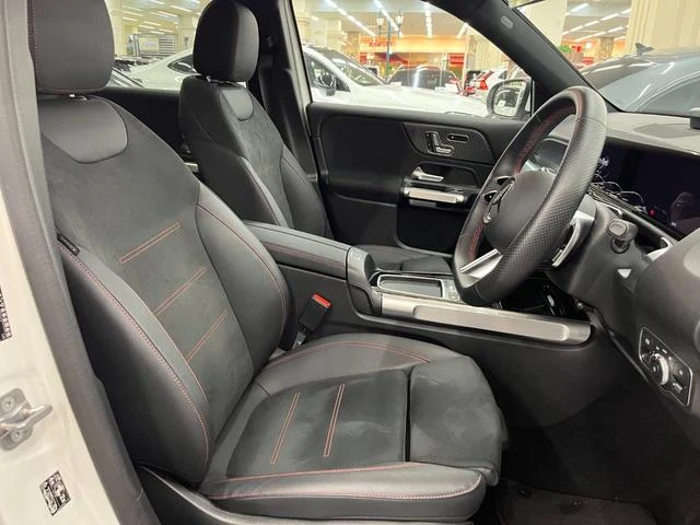 MERCEDES BENZ EQB 4