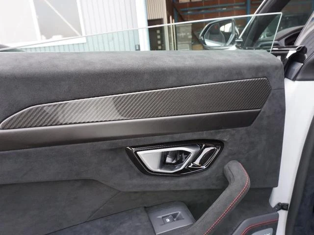 Lamborghini URUS 65