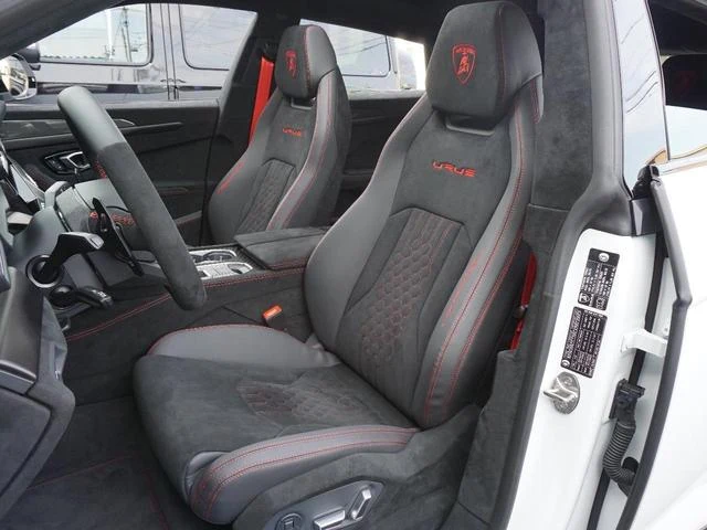 Lamborghini URUS 56