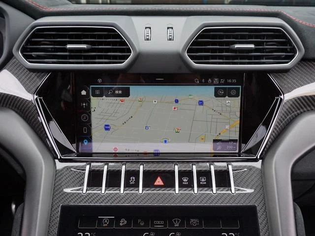 Lamborghini URUS 49