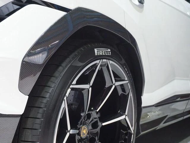 Lamborghini URUS 13