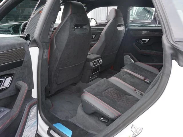 Lamborghini URUS 67