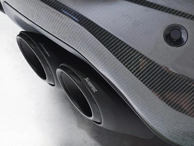 Lamborghini URUS 25