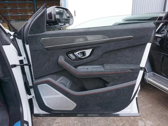 Lamborghini URUS 53