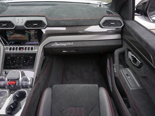 Lamborghini URUS 40