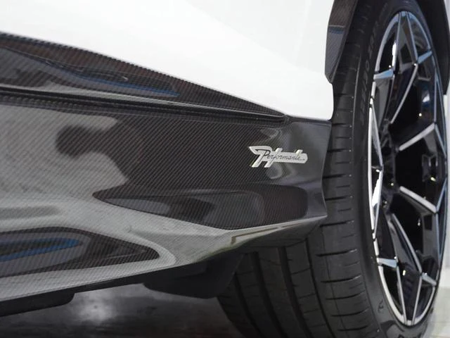 Lamborghini URUS 24
