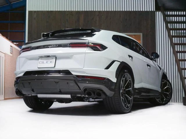 Lamborghini URUS 4