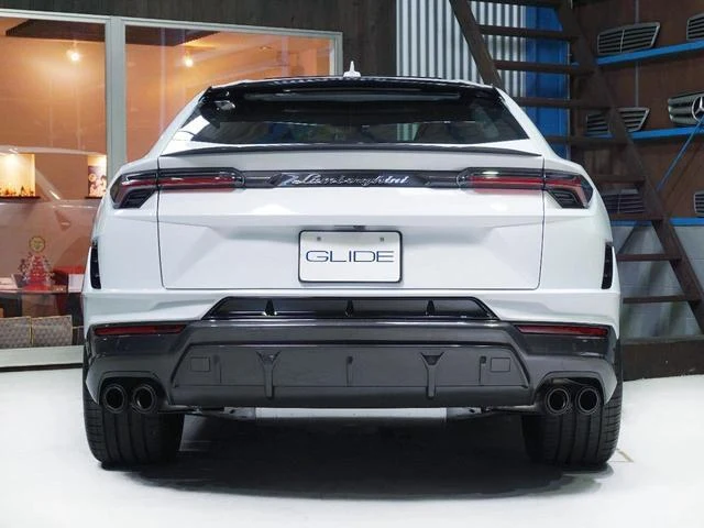Lamborghini URUS 29