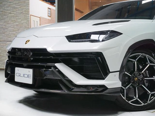 Lamborghini URUS 8