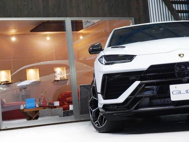 Lamborghini URUS 31