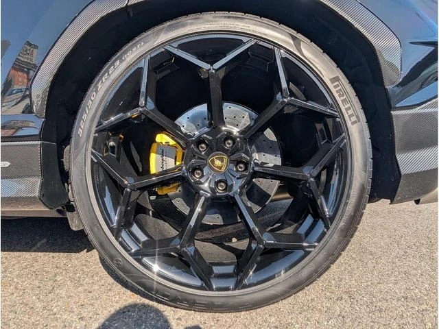 Lamborghini URUS 41