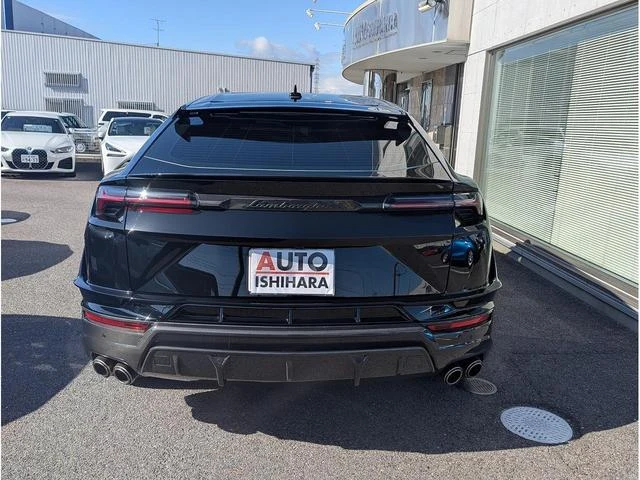 Lamborghini URUS 5