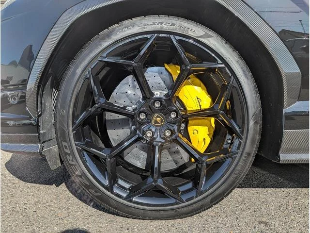 Lamborghini URUS 40
