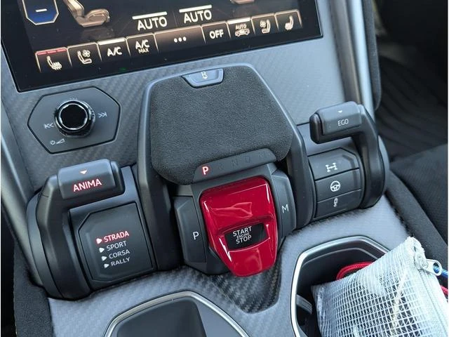 Lamborghini URUS 26
