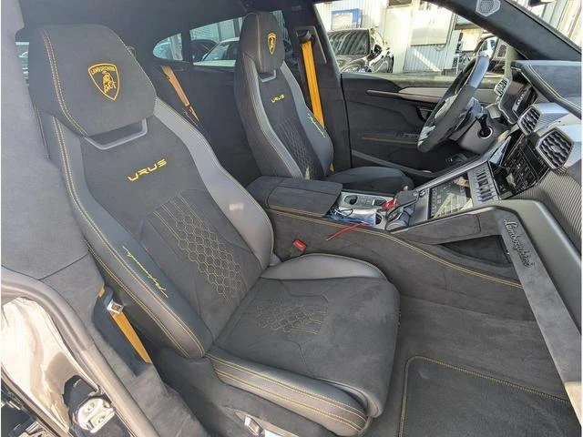 Lamborghini URUS 11