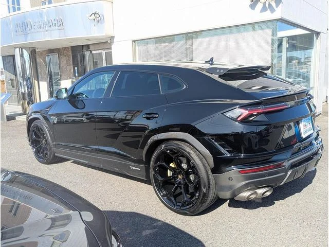 Lamborghini URUS 4