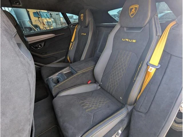 Lamborghini URUS 10